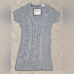 NWT Abercrombie & Fitch Light Gray V-Neck Cable Knit  Sweater Y2K! RARE FIND!!!!